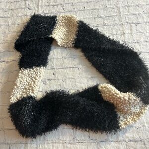 MASSINI BLACK AND CREAM FUZZY FUN INFINITY WRAP SCARF ONE SIZE POLY AND NYLON